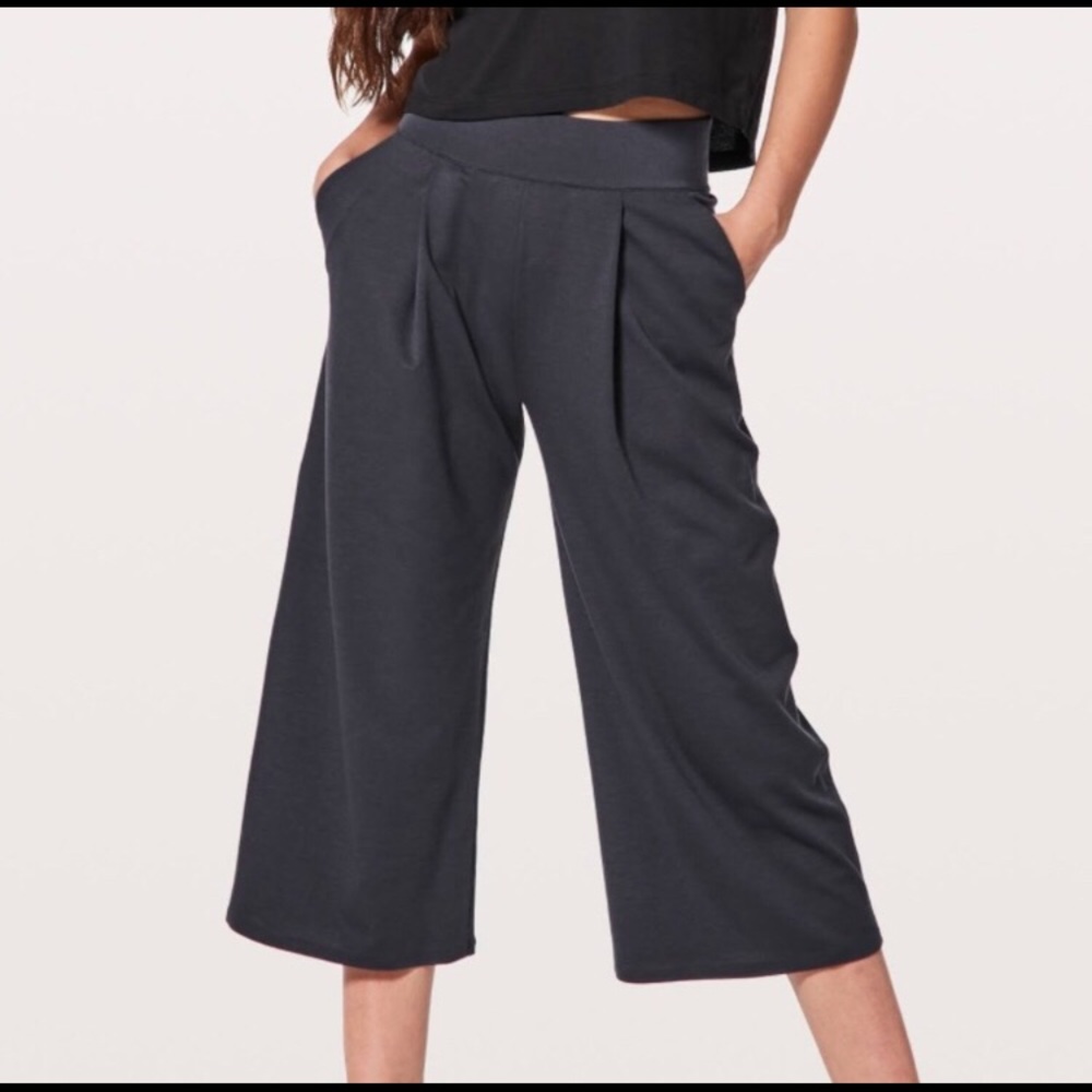 lululemon athletica Wide-Leg Cropped Pants in Dark Charcoal